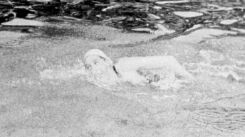 George Hodgson pendant une épreuve de natation