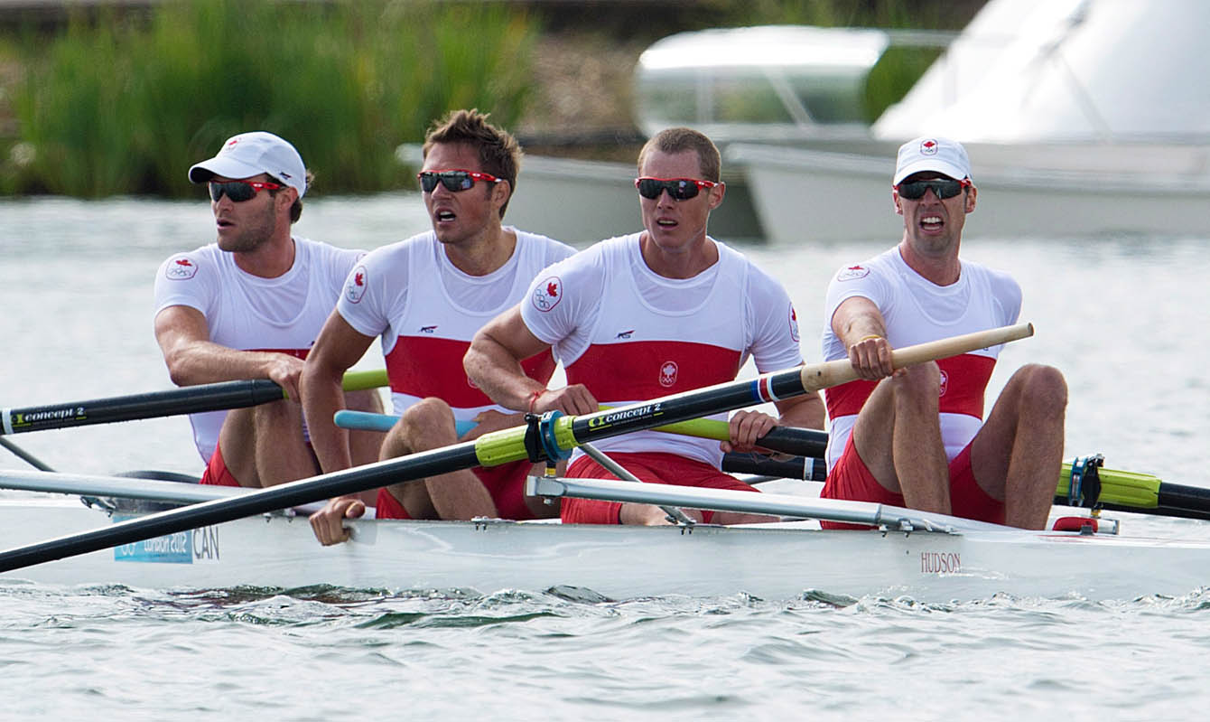Le quatuor masculin canadien en aviron composé de Michael Wilkinson, Anthony Jacob, Will Dean et Derek O'Farrell reprennent leur souffle au Jeux d'été 2012 à Dorney, Royaume-Uni, lundi le 30 juillet 2016. PRESSE CANADIENNE/Sean Kilpatrick
