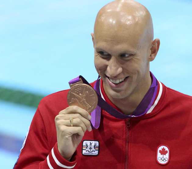 Brent Hayden et sa médaille de bronze des Jeux olympiques de Londres en 2012.