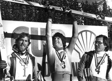 Équipe Canada - Ken Read, Dave Murray, Dave Irwin - Ski alpin - 1979 Trois skieurs alpin célébrant leur médaille