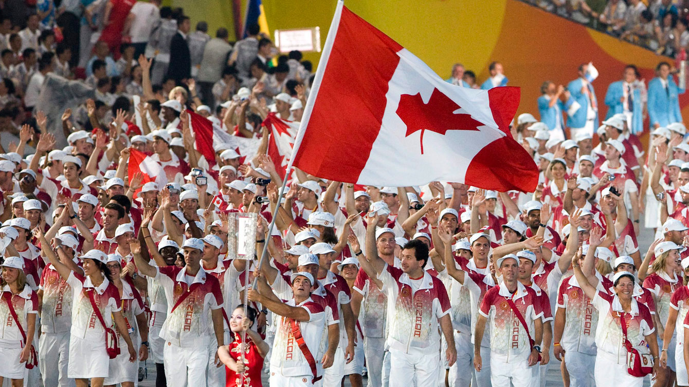 Adam van Koeverden a été désigné comme porte-drapeau à la cérémonie d'ouverture des Jeux de 2008 à Beijing, quatre ans après avoir obtenu pareil honneur pour conclure les Jeux d'Athènes en 2004.