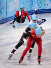 François Hamelin chute, mettant fin aux chances de médaille du Canada au relais.