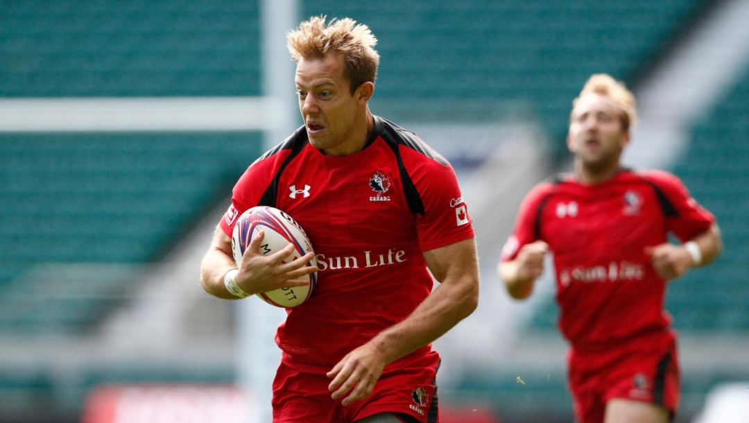 Deux joueurs de rugby en action