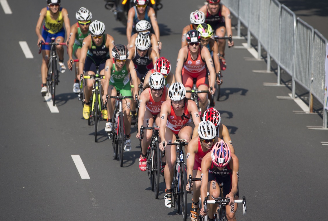 Joanna Brown, Ellen Pennock, et Paula Findlay. Photo par David Jackson