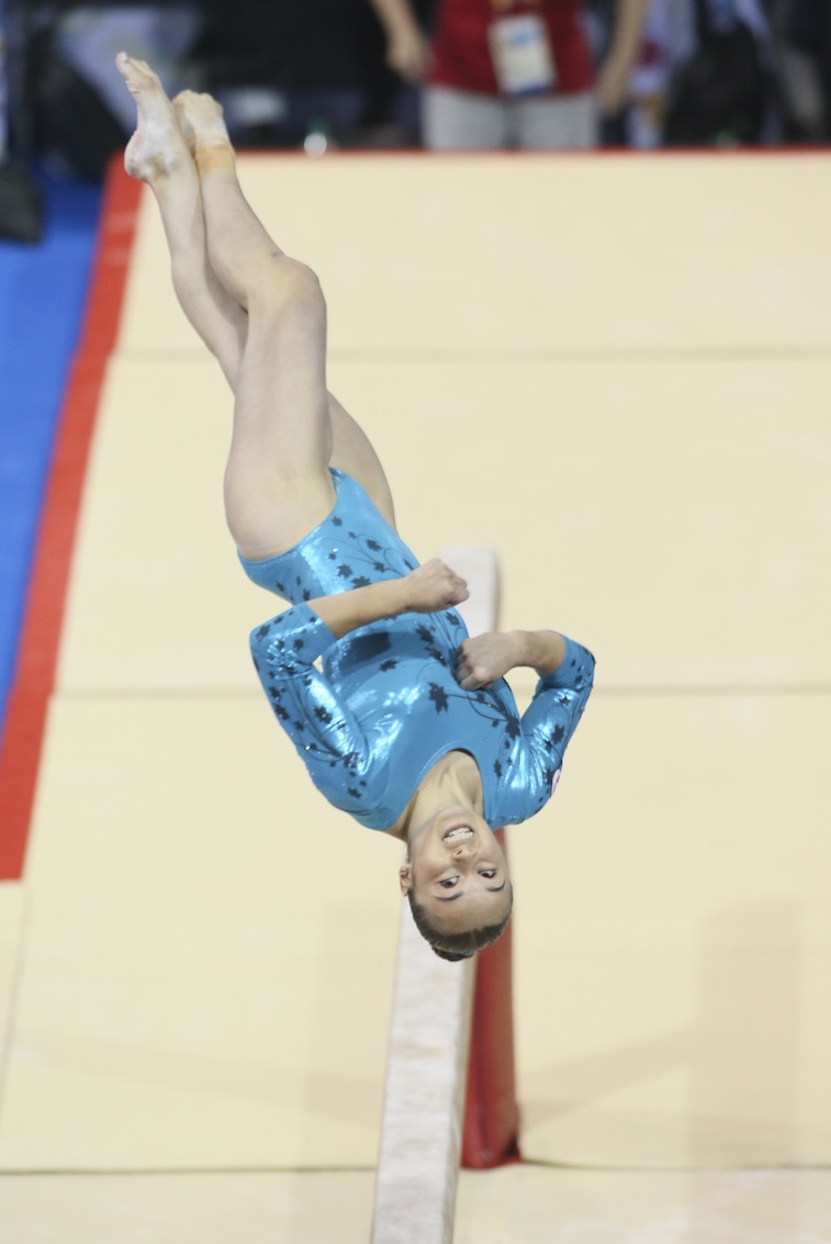 Victoria Woo - gymnastique artistique (poutre). Photo par Mike Ridewood