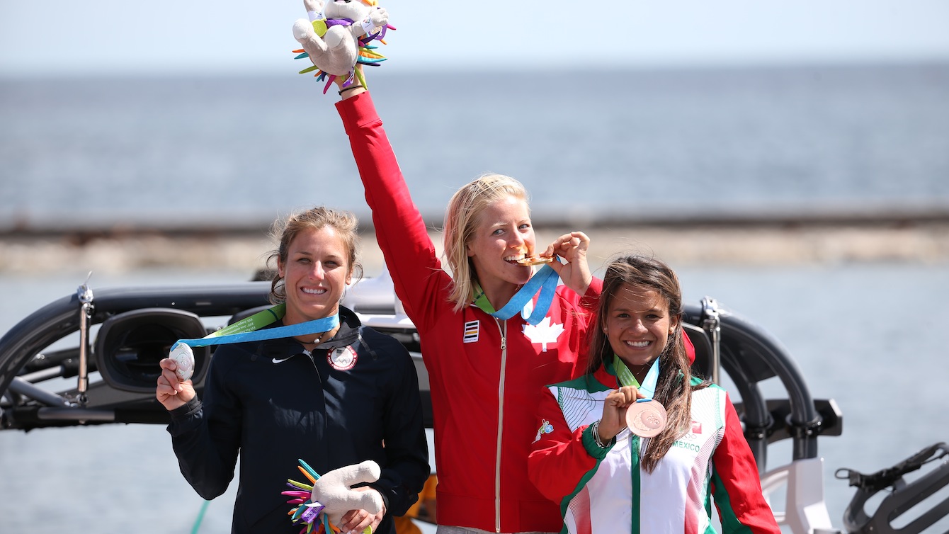 Whitney McClintock est la grande gagnante du concours général des femmes en ski et planche nautique
