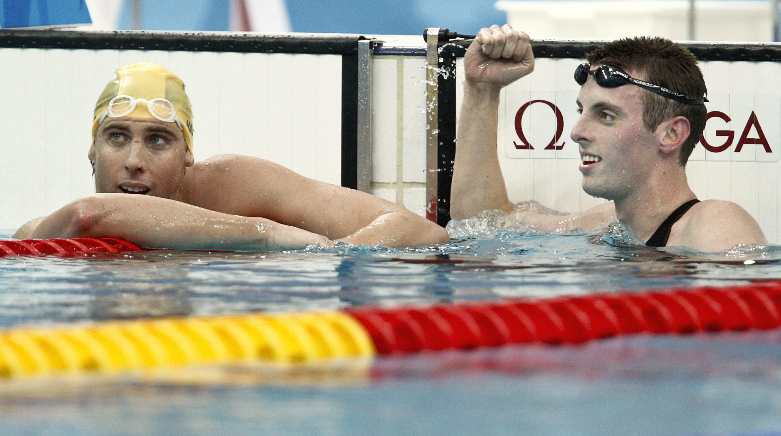 Ryan Cochrane célèbre sa troisième place à l'épreuve du 1500 m style libre aux Jeux olympiques de Beijing. THE CANADIAN PRESS/Paul Chiasson