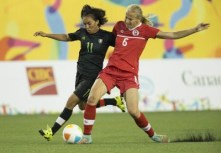 Rebecca Quinn (droite), Monica Ocampo (gauche), Canada c. Mexique, Jeux panaméricains 2015, à Hamilton le 24 juillet 2015.