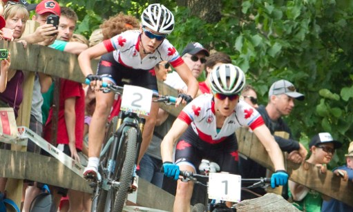 Équipe Canada Catharine Pendrel Emily Batty vélo de montagne Toronto 2015 Deux cycliste de vélo de montagne en compétition