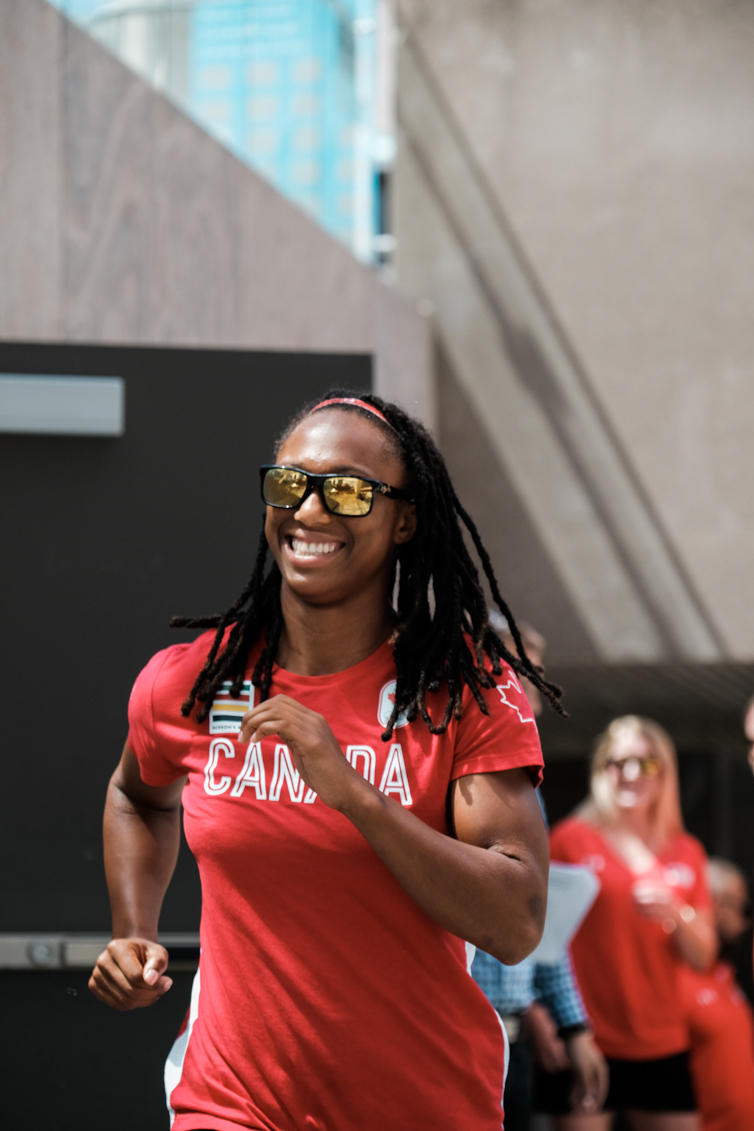 Charity Williams lors de la célébration de l’équipe canadienne féminine de rugby à 7 à Toronto en vue des Jeux de Rio 2016.