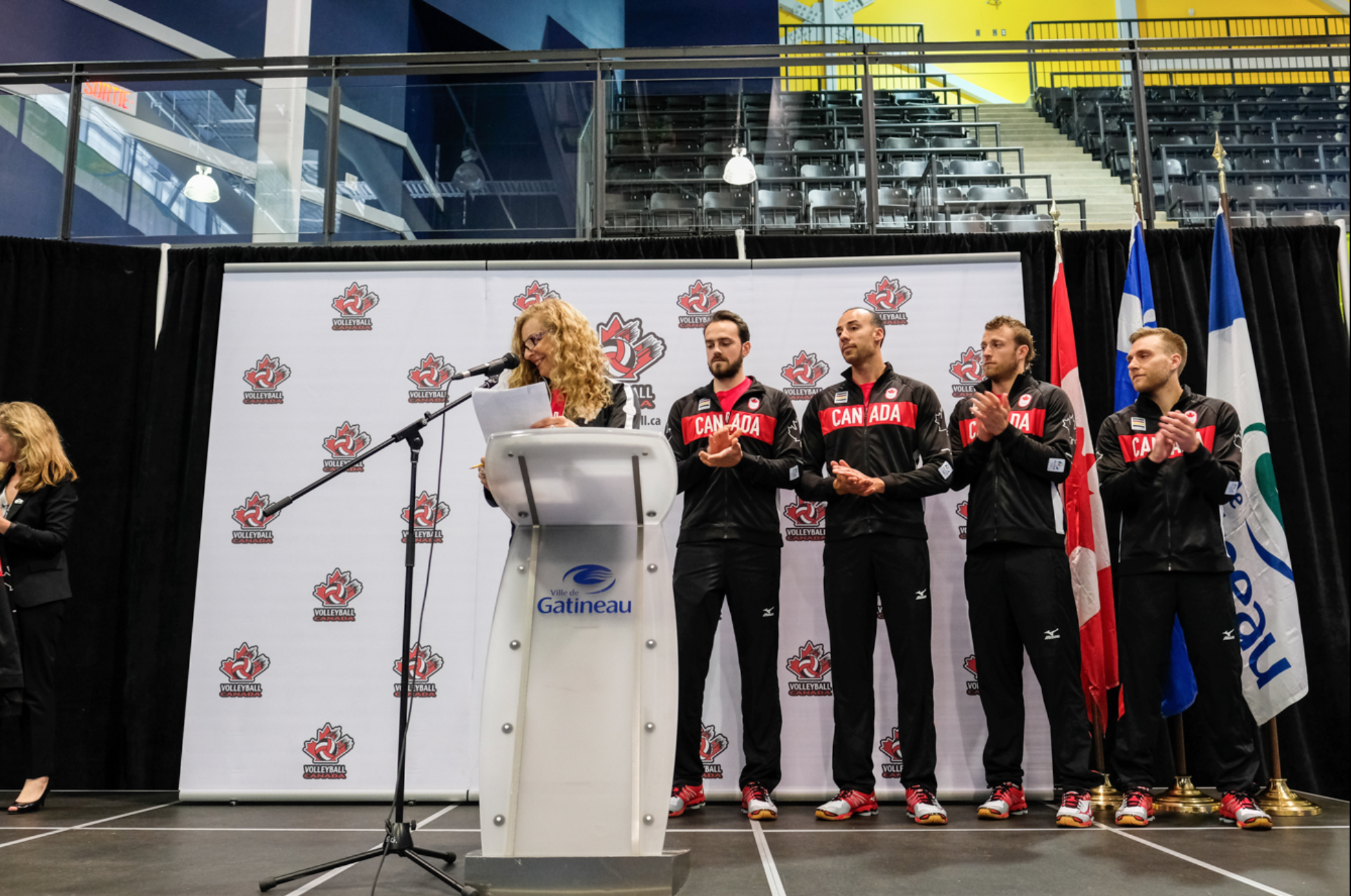 Présentation de l'équipe de volleyball canadienne, le 22 juillet 2016, à Gatineau. (Thomas Skrlj/COC)
