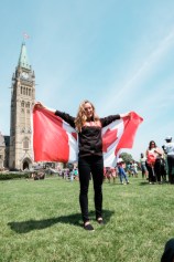 Rosie MacLennan lors du dévoilement du porte-drapeau à la Colline du parlement, le 21 juillet 2016 à Ottawa.