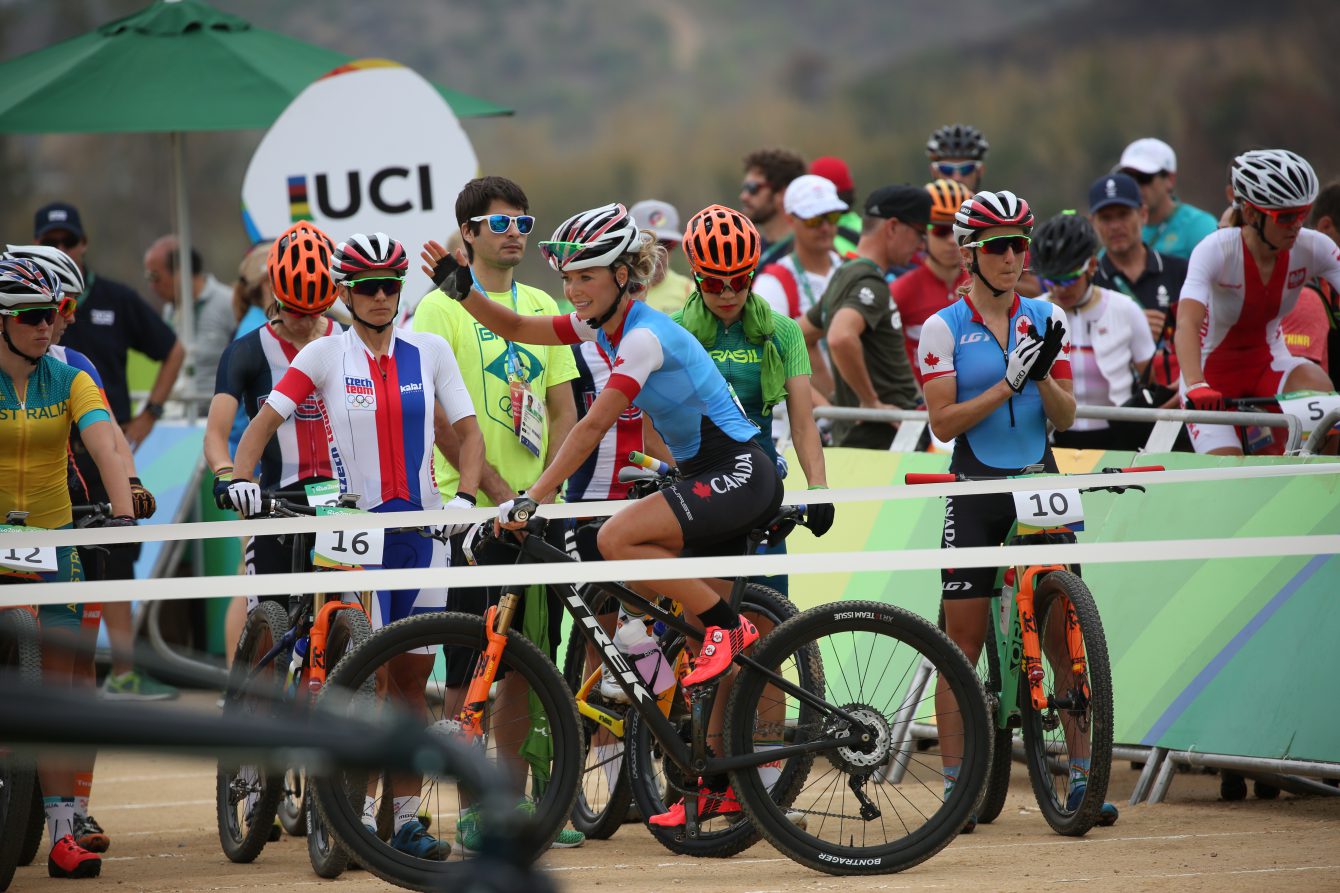 La Canadienne Catharine Pendrel remporte le bronze olympique en vélo de montagne samedi le 20 août 2016 à Rio de Janeiro, Brésil. (Photo du COC/David Jackson)