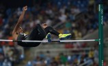 Damian Warner lors de l'épreuve du saut à la perche en décathlon aux Jeux olympiques de 2016, à Rio. Photo : COC