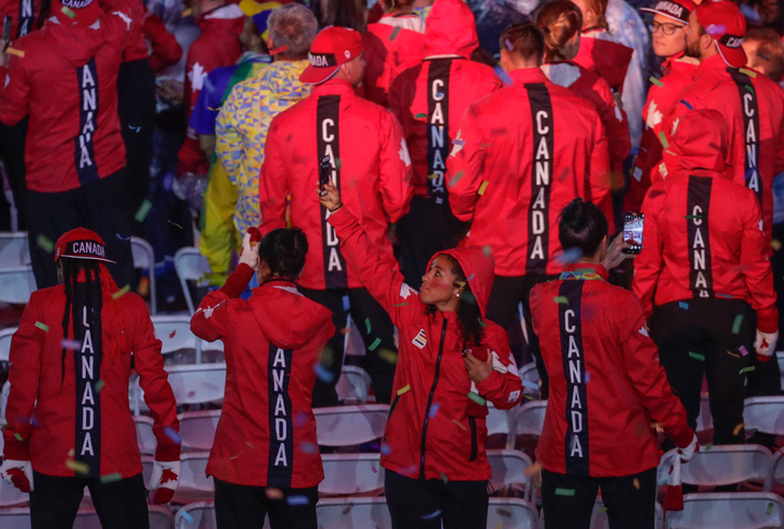 Équipe Canada lors de la cérémonie de clôture des Jeux olympiques de 2016, à Rio. (AP Photo/Charlie Riedel)