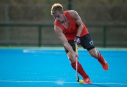 Brenden Bissett bataille pour la balle lors d’un match amical contre la Nouvelle-Zélande aux Jeux olympiques de 2016, à Rio. COC Photo by Jason Ransom