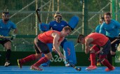 Gordon Johnston d’Équipe Canada lance sur le gardien adverse lors d’un match amical contre la Nouvelle-Zélande aux Jeux olympiques de 2016, à Rio. COC Photo by Jason Ransom