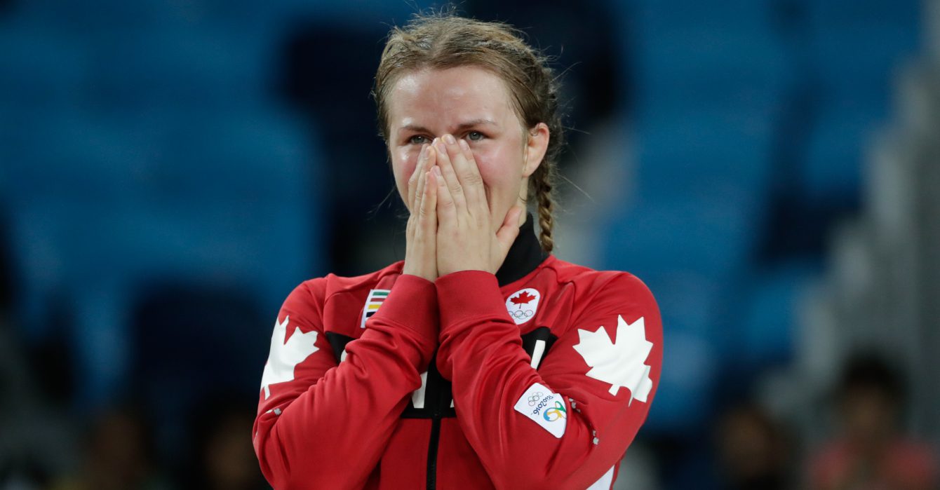 Erica Wiebe célèbre sa médaille d'or chez les 75 kg en lutte, obtenue contre la Kazakhe Guzel Manyurova, le 18 août 2016. COC Jason Ransom