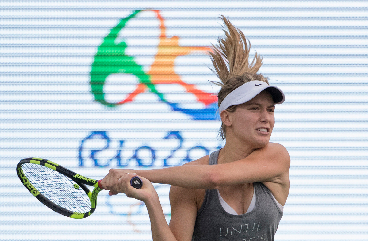 Genie Bouchard pratique sous la pluie avant le début des Jeux olympiques à Rio , de Janeiro au Brésil, mardi le 2 août 2016. Photo du COC par Jason Ransom