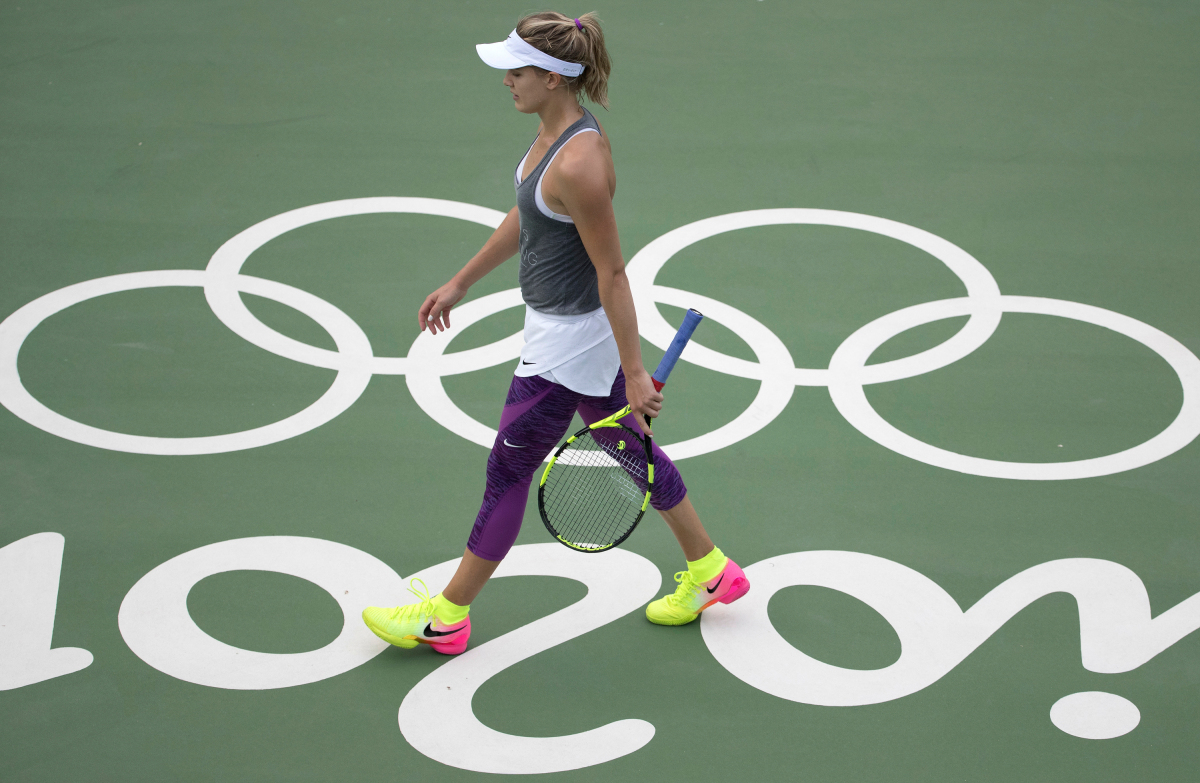 Genie Bouchard pratique sous la pluie avant le début des Jeux olympiques à Rio , de Janeiro au Brésil, mardi le 2 août 2016. Photo du COC par Jason Ransom