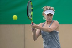 Genie Bouchard pratique sous la pluie avant le début des Jeux olympiques à Rio , de Janeiro au Brésil, mardi le 2 août 2016. Photo du COC par Jason Ransom
