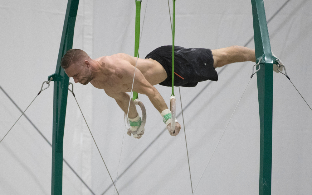 Le gymnaste Scott Morgan travaille aux anneaux lors de la session d’entraînement d’Équipe Canada aux Jeux de Rio, 2016. COC Photo par Jason Ransom