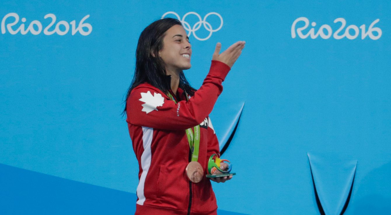 Meaghan Benfeito reçoit sa médaille de bronze du 10 m individuel aux Jeux olympiques de Rio, le 18 août 2016. Photo du COC/Jason Ransom