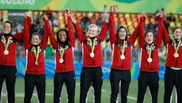Les gagnantes de la médaille de bronze au rugby à sept féminin aux Jeux de Rio. (Photo/Mark Blinch)