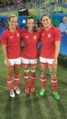 Megan Lukan, Natasha Watcham-Roy et Hannah Darling, de l'équipe canadienne de rugby à sept féminin, ayant remporté la médaille de bronze aux Jeux de Rio.