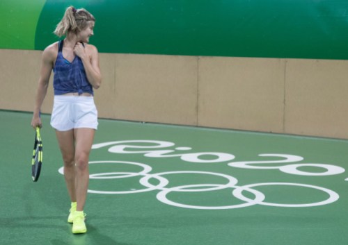 Équipe Canada - Tennis - Eugenie Bouchard - Rio 2016 Genie Bouchard pratique sous la pluie avant le début des Jeux olympiques à Rio , de Janeiro au Brésil, mardi le 2 août 2016. Photo du COC par Jason Ransom
