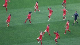 L'équipe canadienne de soccer féminin s'échauffe avant son match d'ouverture aux Jeux olympiques de 2016, le 3 août à São Paulo,