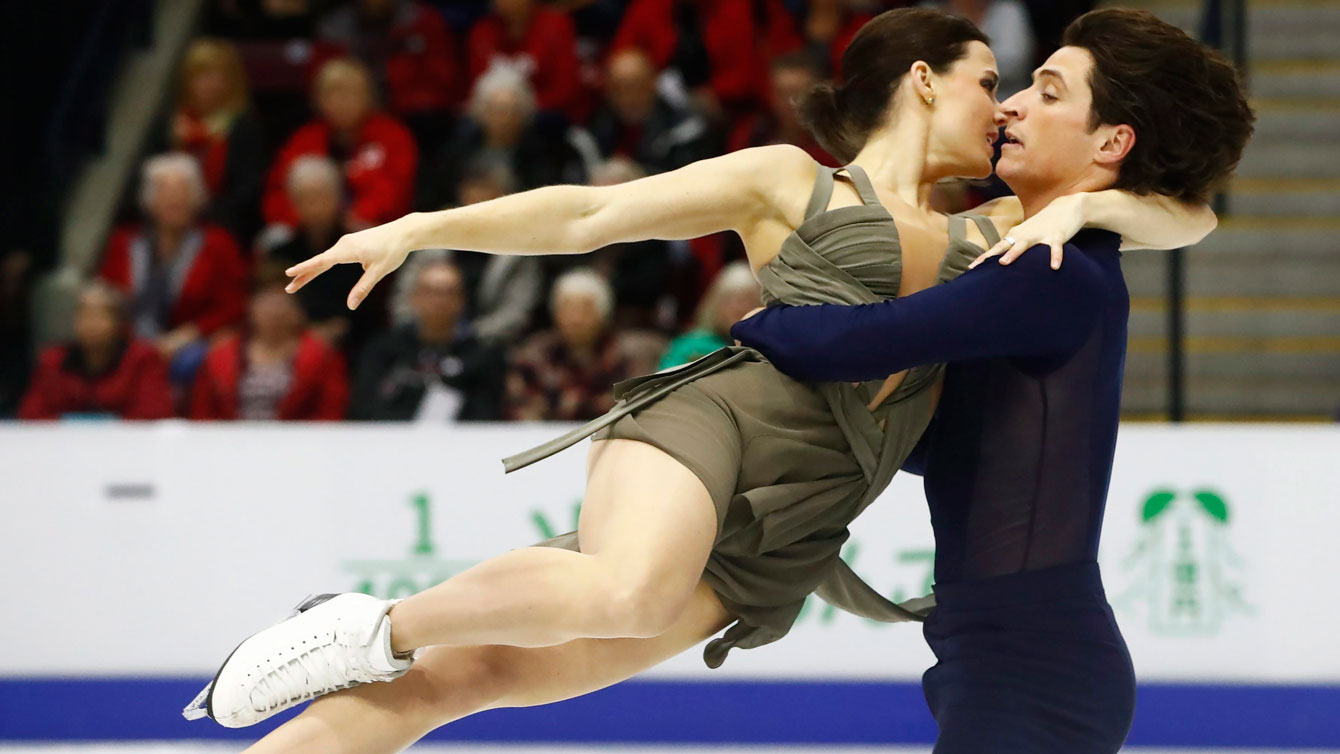 Tessa Virtue et Scott Moir lors de leur danse libre aux Internationaux Patinage Canada, le 29 octobre 2016 à Mississauga, en Ontario. (Mark Blinch/The Canadian Press via AP, File)