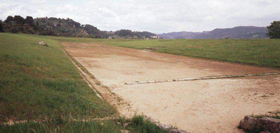 ancient-olympic-stadium1 Les participants visiteront les sites des premiers Jeux olympiques.