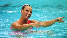 Carolyn Waldo termine l'épreuve individuelle en nage synchronisée