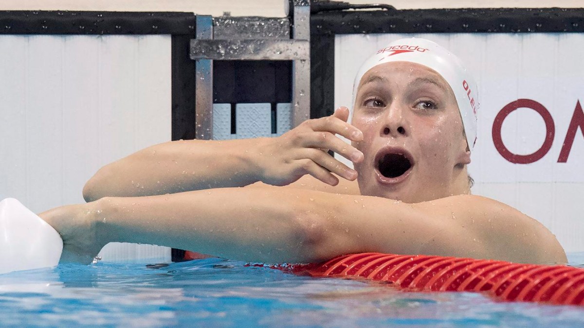 Penny Oleksiak dans la piscine, surprise