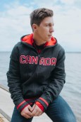Travis Gerrits vêtu de la collection officielle Équipe Canada de La Baie d'Hudson pour PyeongChang 2018.