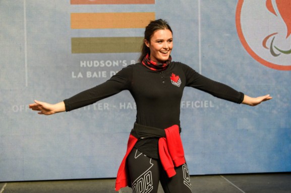 VE171003-0805 Marielle Thompson lors du dévoilement de la collection d'Équipe Canada pour PyeongChang 2018, à Toronto, le 3 octobre 2017. (Photo : COC)