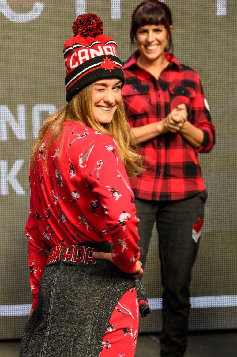 VE171003-0877 Taylor Henrich lors du dévoilement de la collection d'Équipe Canada pour PyeongChang 2018, à Toronto, le 3 octobre 2017. (Photo : COC)