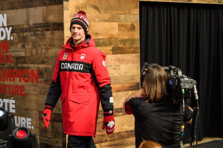 VE171003-0927 Max Parrot lors du dévoilement de la collection d'Équipe Canada pour PyeongChang 2018, à Toronto, le 3 octobre 2017. (Photo : COC)