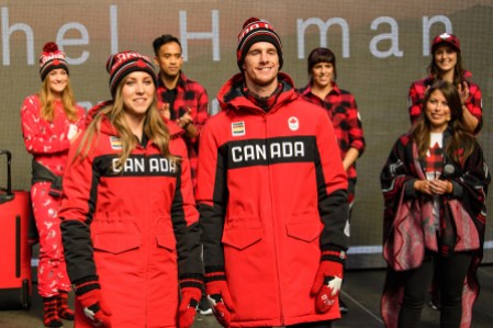 VE171003-0934 Rachel Homan et Max Parrot lors du dévoilement de la collection d'Équipe Canada pour PyeongChang 2018, à Toronto, le 3 octobre 2017. (Photo : COC)