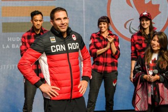 John Morris lors du dévoilement de la collection d'Équipe Canada pour PyeongChang 2018, à Toronto, le 3 octobre 2017. (Photo : COC)
