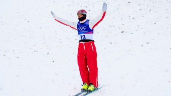 Lewis Irving en action en ski acrobatique.