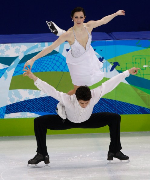 Les Canadiens Tessa Virtue et Scott Moir lors de leur programme libre de danse sur glace le lundi 22 Février 2010, aux Jeux olympiques d’hiver de Vancouver. Virtue et Moir ont remporté l’or dans cette compétition. (La Presse Canadienne/Robert Skinner)