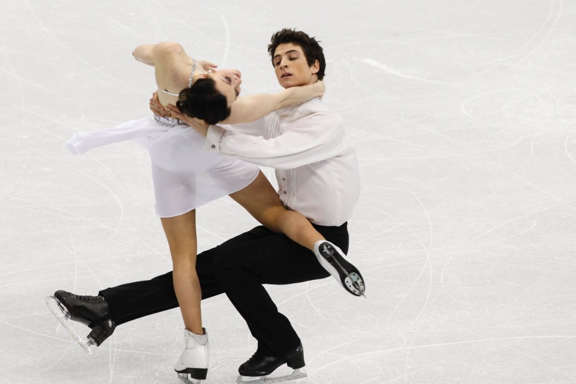 Tessa Virtue et Scott Moir exécutent leur programme libre.