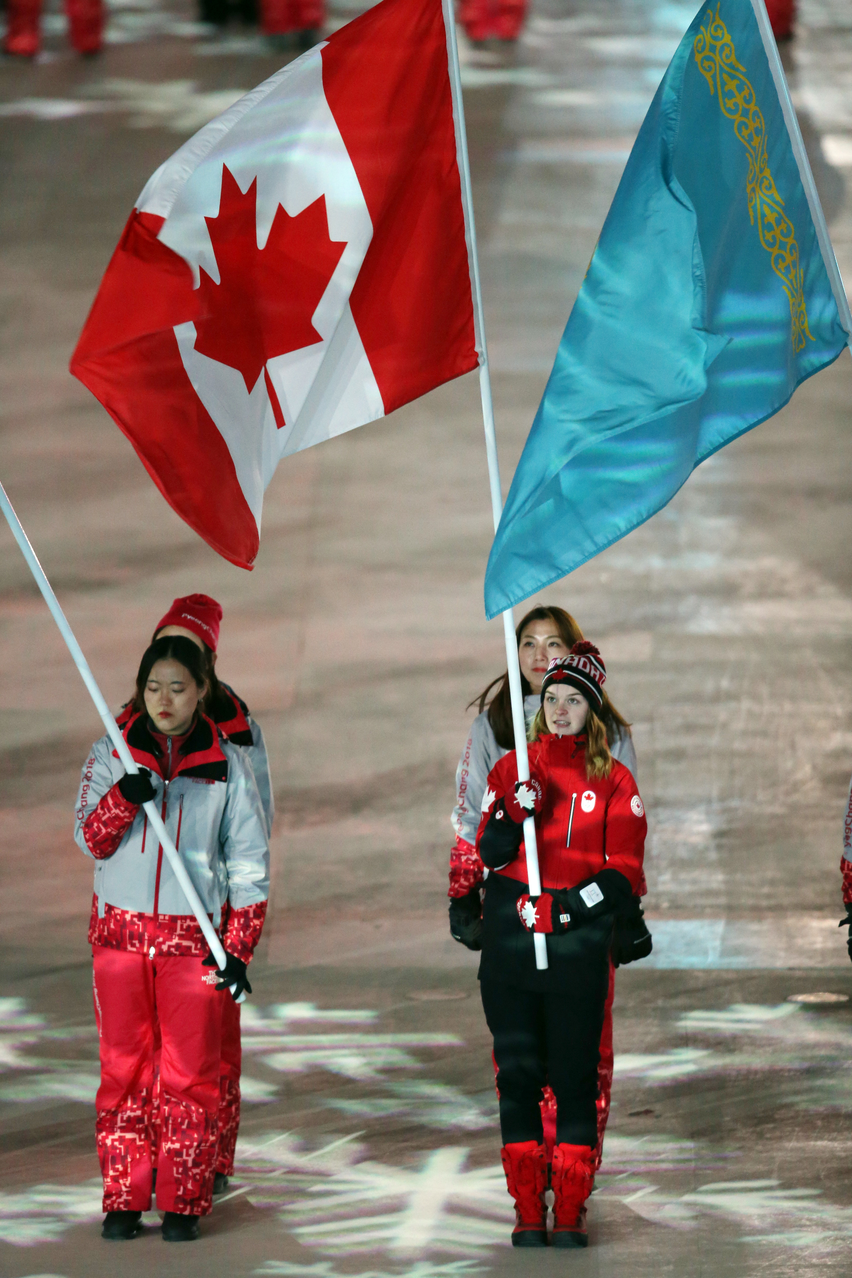 La patineuse de vitesse sur courte piste, Kim Boutin, a été la porte-drapeau du Canada pour conclure les Jeux de PyeongChang. (Photo/COC)