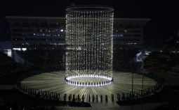 Tout au long de la cérémonie, la Corée du Sud a présenté bon nombre d'effets lumineux. (AP Photo/Natacha Pisarenko)