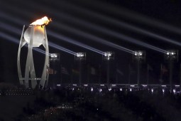 Emblème de l'événement, la flamme olympique brûlera tout au long des Jeux. (Sean Haffey/Pool Photo via AP)