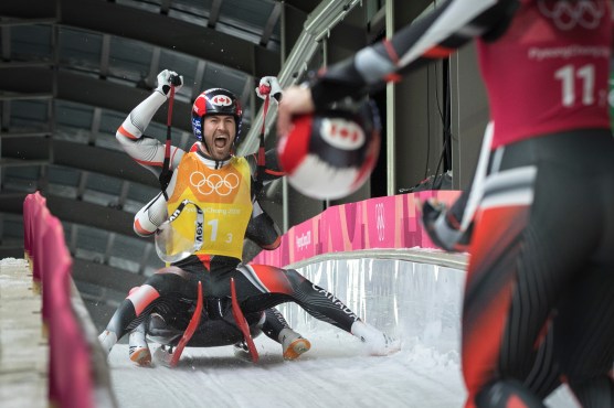 L'équipe de luge a remporté la médaille d'argent à l'épreuve du relais par équipes aux Jeux olympiques de PyeongChang, le 15 février 2018.