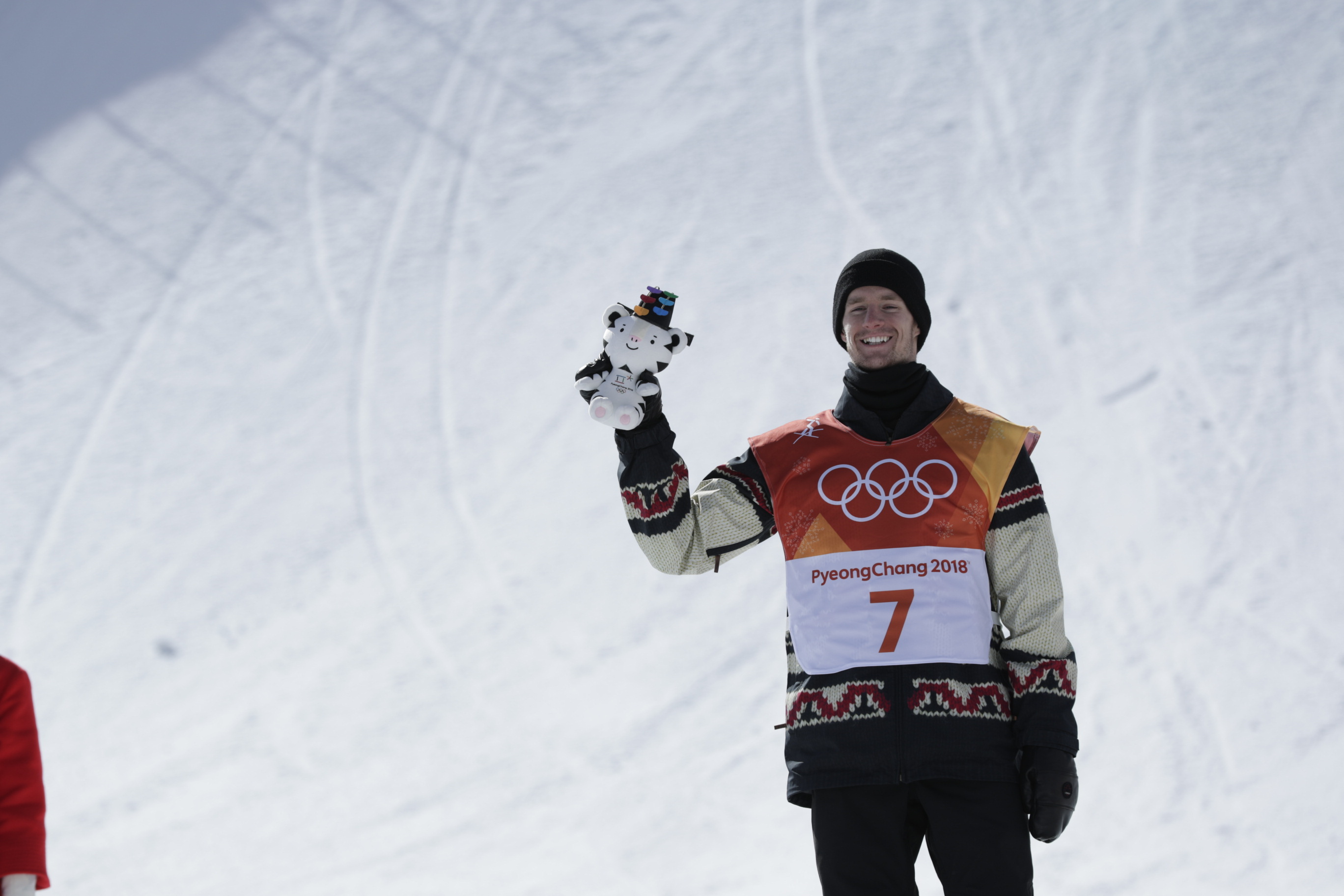 Max Parrot du Canada sur le podium après avoir reporté l’argent en finale du slopestyle au parc de neige de Phoenix lors des Jeux olympiques d’hiver de PyeongChang le 11 février 2018. (Photo Jason Ransom/COC)