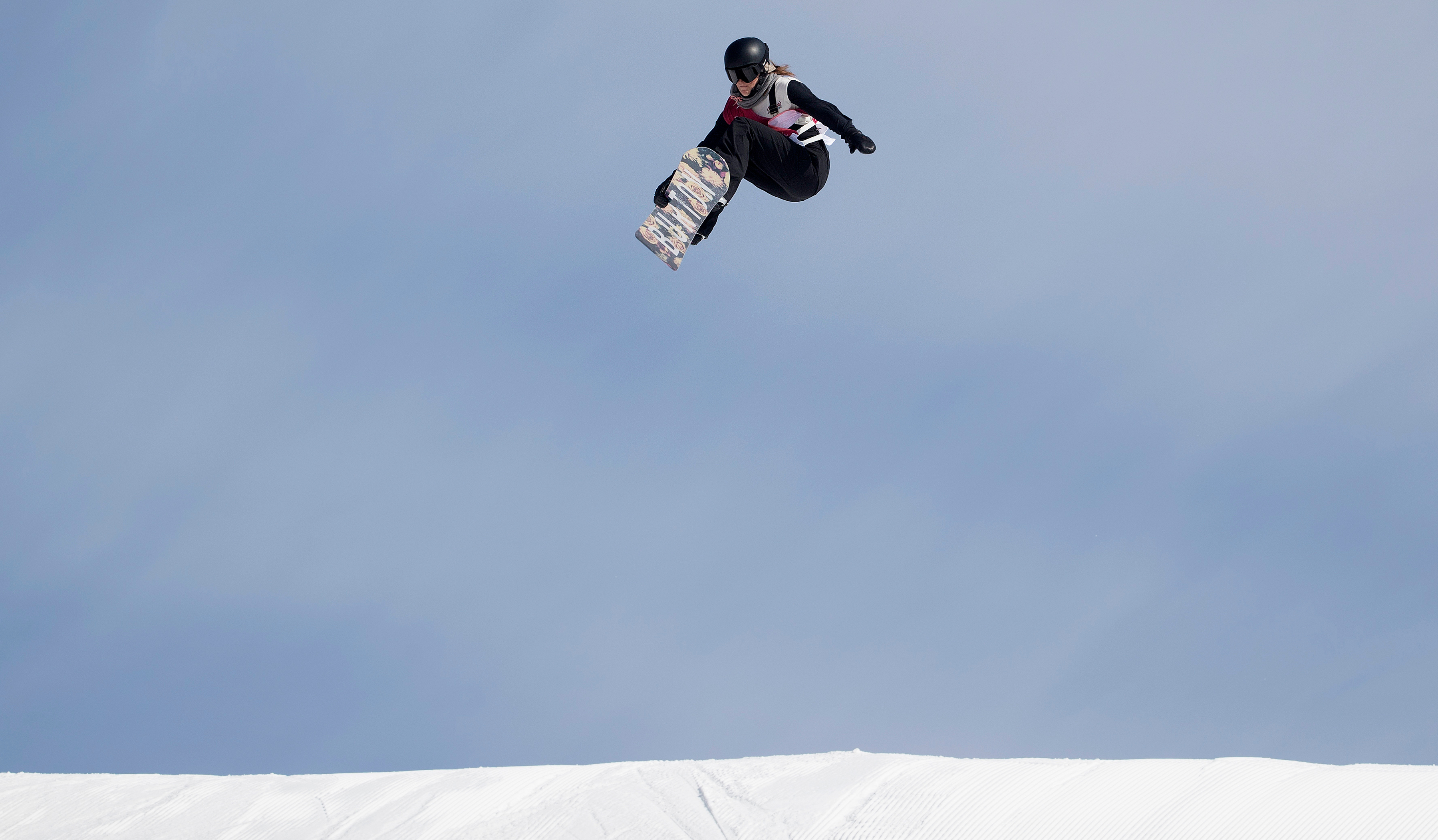 Spencer O'Brien s'élance pendant les qualifications en big air. LA PRESSE CANADIENNE/HO - COC – Jason Ransom